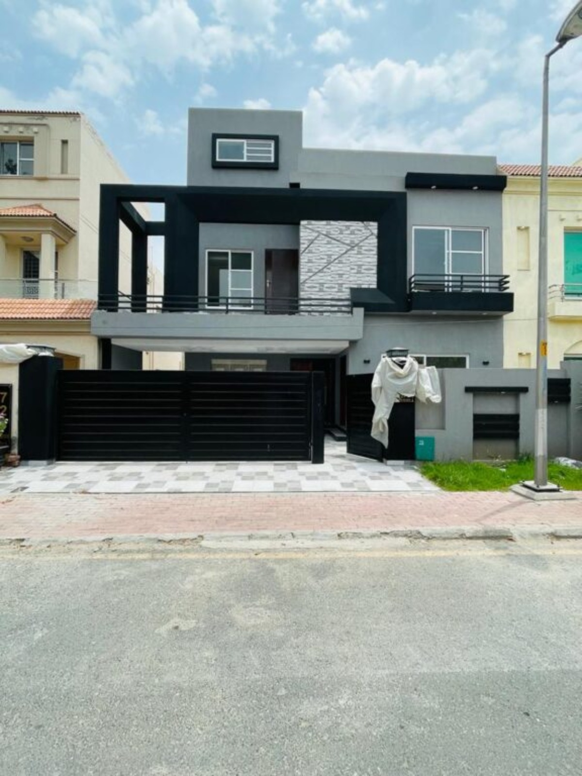 House For In Bahria Town La